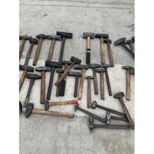 300 - A COLLECTION OF OVER 100 BLACKSMITHS AND SWAYERS HAMMERS AND TOOLS NO VAT