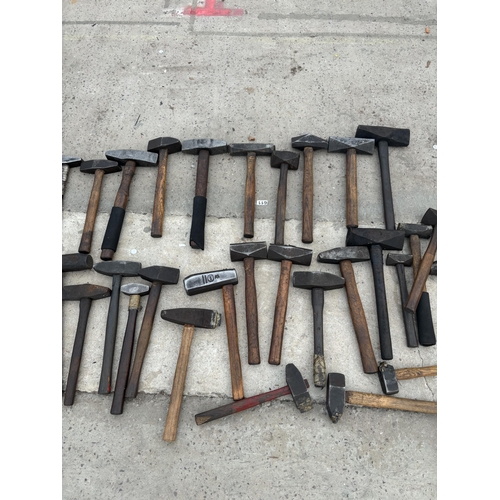 300 - A COLLECTION OF OVER 100 BLACKSMITHS AND SWAYERS HAMMERS AND TOOLS NO VAT