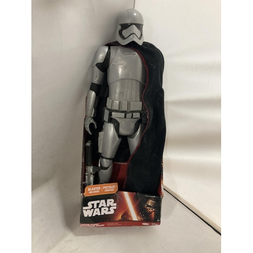 485 - THREE STAR WARS TOYS TO INCLUDE A LARGE BOXED BOBA FETT FIGURE, LARGE BOXED CAPTAIN PHASMA FIGURE AN... 