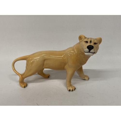 823 - A LARGE BESWICK LIONESS AND CUB