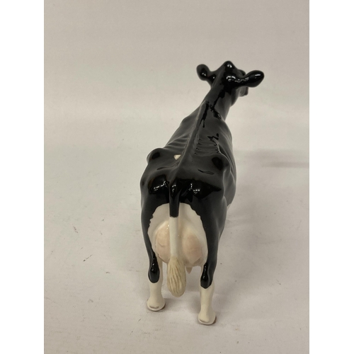 825 - A JOHN BESWICK HOLSTEIN COW WITH A GLOSS FINISH