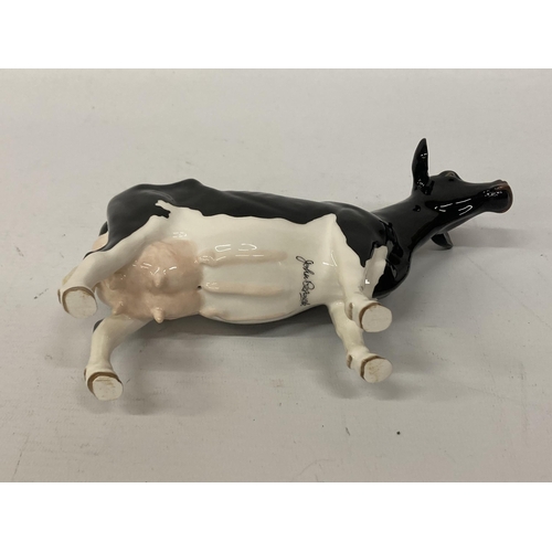 825 - A JOHN BESWICK HOLSTEIN COW WITH A GLOSS FINISH