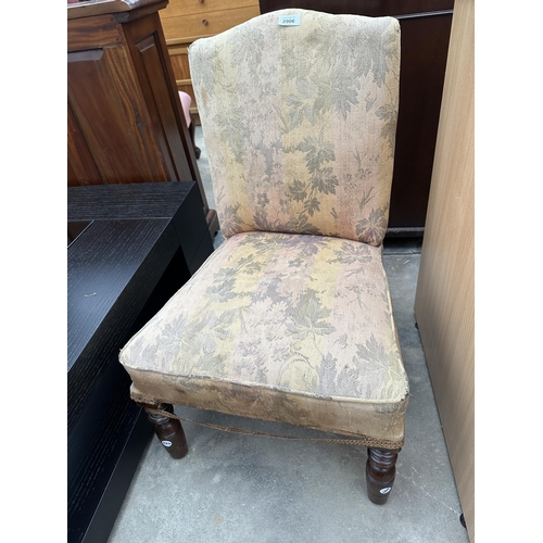 2953 - A LOW VICTORIAN CHILDS CHAIR