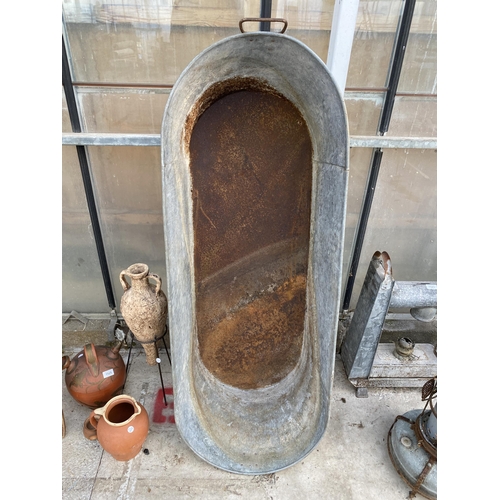 1524 - A LARGE GALVANISED TIN BATH