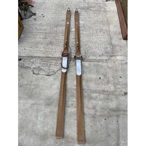 1526 - A PAIR OF VINTAGE WOODEN SANGLARD SPORTS SKIS WITH BINDINGS