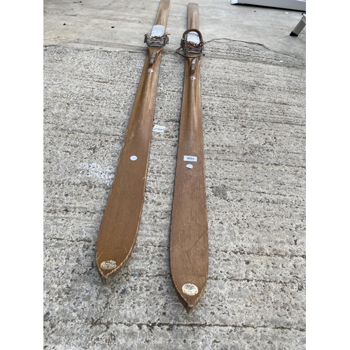 1526 - A PAIR OF VINTAGE WOODEN SANGLARD SPORTS SKIS WITH BINDINGS