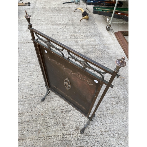 1529 - A DECORATIVE COPPER FIRE SCREEN