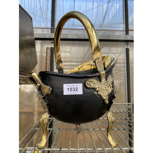 1532 - A DECORATIVE BLACK AND BRASS MINIATURE COAL BUCKET