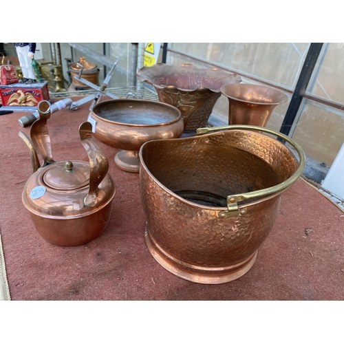 1535 - FIVE COPPER ITEMS TO INCLUDE A VASE, PLANTER AND MINIATURE COAL BUCKET ETC