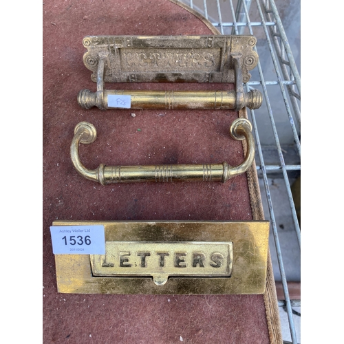 1536 - TWO SMALL VINTAGE BRASS LETTER BOXES AND DOOR HANDLES