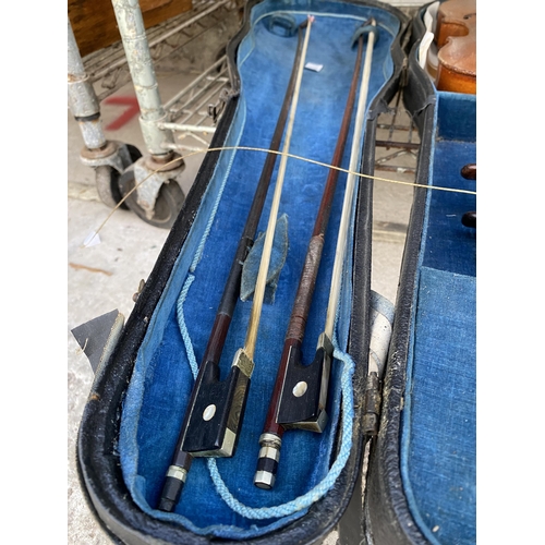 1539 - A VIOLIN WITH BOW AND COMPLETE WITH CARRY CASE