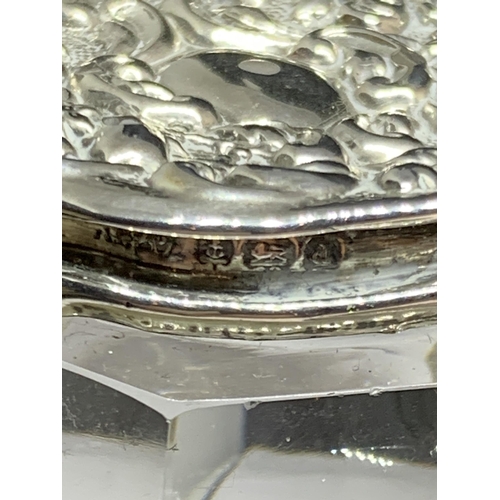 44 - THREE HALLAMRKED SILVER ITEMS TO INCLUDE A BIRMINGHAM LIDDED JAR, A LONDON RIMMMED JAR AND A BIRMING... 