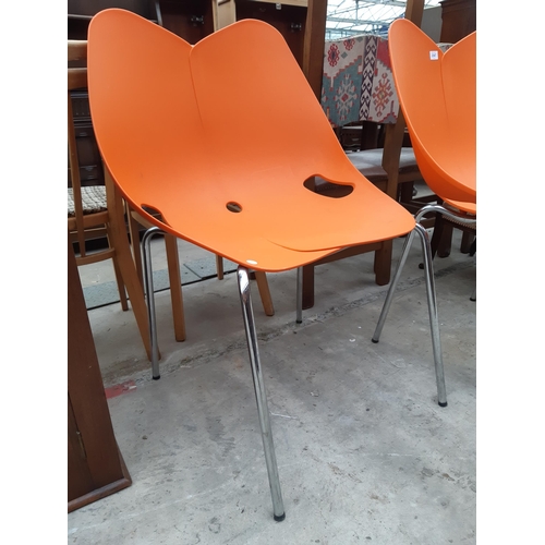 2547 - A PAIR OF RETRO BRIGHT ORANGE VIENNA DESIGN OVERLAPPING CHAIRS