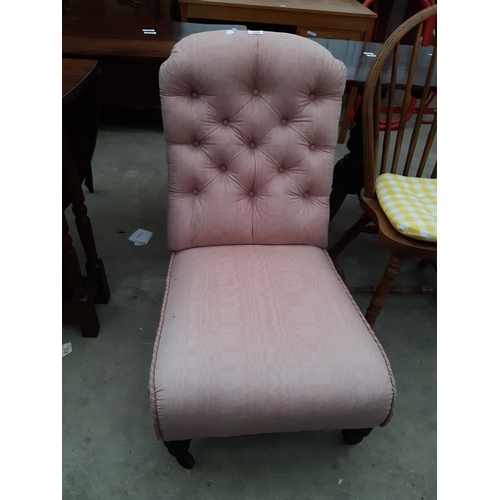 2620 - A LATE VICTORIAN BUTTON BACK NURSING CHAIR ON EBONISED LEGS