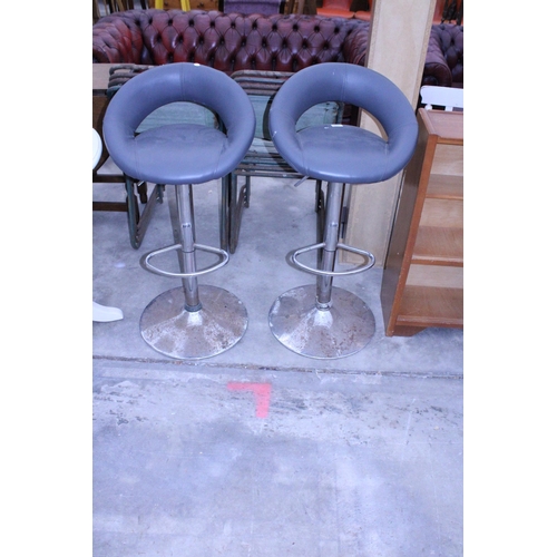 2966 - A PAIR OF PUMP ACTION STOOLS