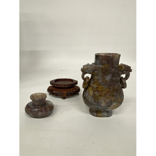 134 - A BOXED JADE CHINESE URN TOGETHER WITH TWO WOODEN BUDDHA FIGURES