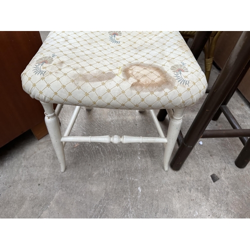 2990 - AN EDWARDIAN PAINTED BEDROOM CHAIR AND PAINTED STOOL