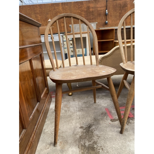 2761 - A PAIR OF ERCOL STYLE ELM AND BEECH WINDSOR CHAIRS