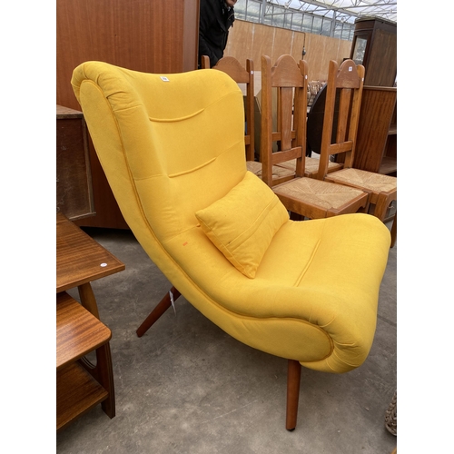 2784 - A HOME AND GARDEN YELLOW CURVED LOUNGE CHAIR ON KICK OUT TAPERING LEGS