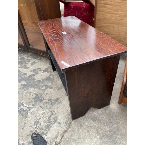 2805 - A MAHOGANY TWO DOOR GLAZED DISPLAY CABINET WITH FRIEZE DRAWER AND AN OAK TABLE