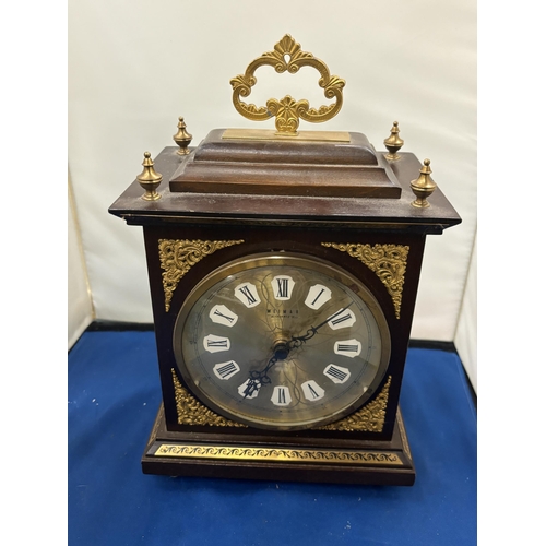 100 - TWO MANTLE CLOCKS TO INCLUDE AN ONYX EXAMPLE AND A BRACKET CLOCK