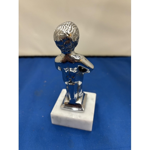 31 - A CHROME FIGURE OF THE MANNEKEN PIS ON A MARBLE BASE