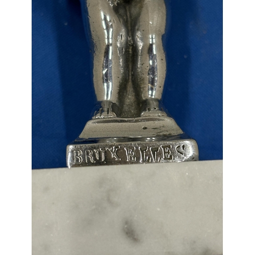 31 - A CHROME FIGURE OF THE MANNEKEN PIS ON A MARBLE BASE