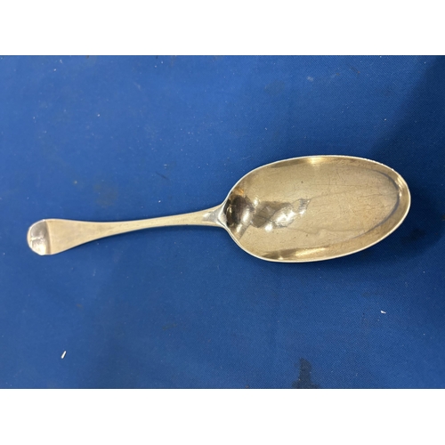 40 - VARIOUS ITEMS TO INCLUDE AN INDISTICT MARKED SERVING SPOON, TWO GEORGIAN TEASPOONS, SHEFFIELD TONGS ... 