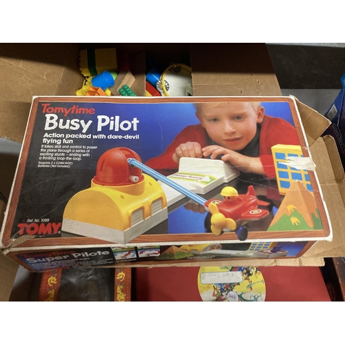 496 - A QUANTITY OF SMALL CHILDREN'S TOYS TO INCLUDE LARGE BLOCKS, TOMY SUPER PILOTE, ETC