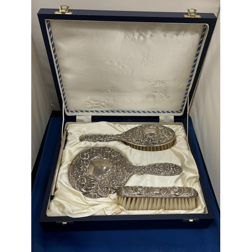 53 - A HALLMARKED BIRMINGHAM BROADWAY AND CO SILVER HAIRBRUSH, MIRROR AND BRUSH SET IN A PRESENTATION BOX