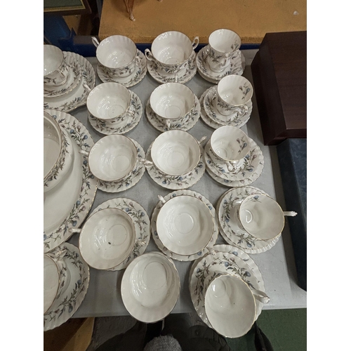 59 - A LARGE QUANTITY OF ROYAL ALBERT BRIGADOON WARE TO INCLUDE SERVING DISHES, MEAT PLATTER, DINNER PLAT... 