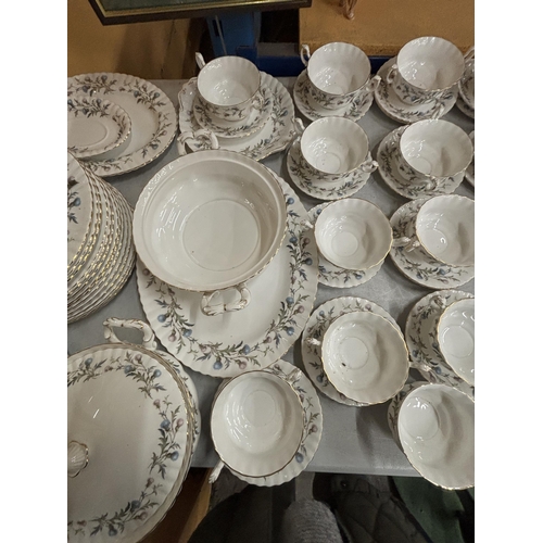 59 - A LARGE QUANTITY OF ROYAL ALBERT BRIGADOON WARE TO INCLUDE SERVING DISHES, MEAT PLATTER, DINNER PLAT... 