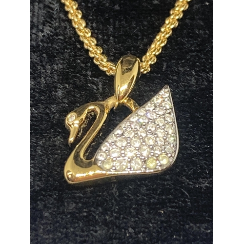 630 - A SWAROVSKI CRYSTAL SWAN PENDANT AND CHAIN IN A PRESENTATION BOX