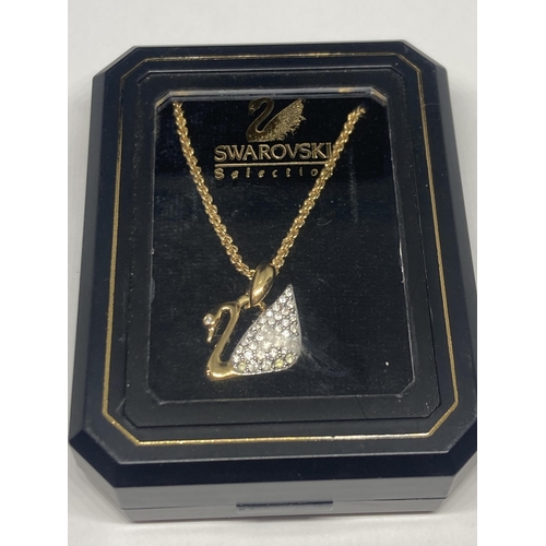 630 - A SWAROVSKI CRYSTAL SWAN PENDANT AND CHAIN IN A PRESENTATION BOX