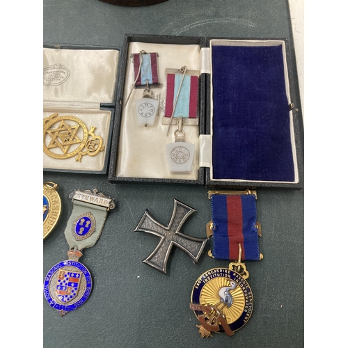 88 - A LARGE SOLLECTION OF MASONIC BADGES AND MEDALS SOME BOXED