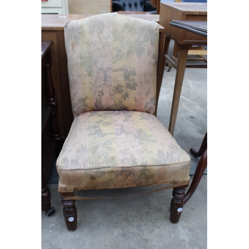 2953 - A LOW VICTORIAN CHILDS CHAIR