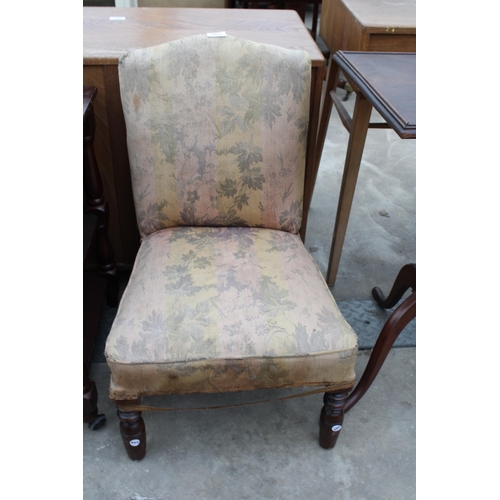 2953 - A LOW VICTORIAN CHILDS CHAIR