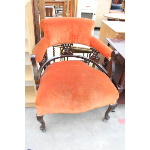 2955 - A LATE VICTORIAN UPHOLSTERED TUB CHAIR