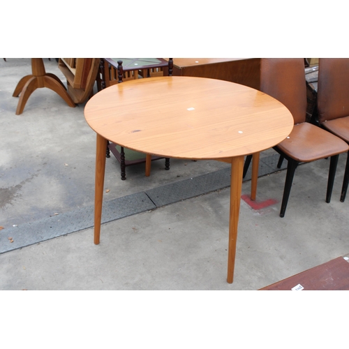 2969 - A PINE KITCHEN TABLE, 42