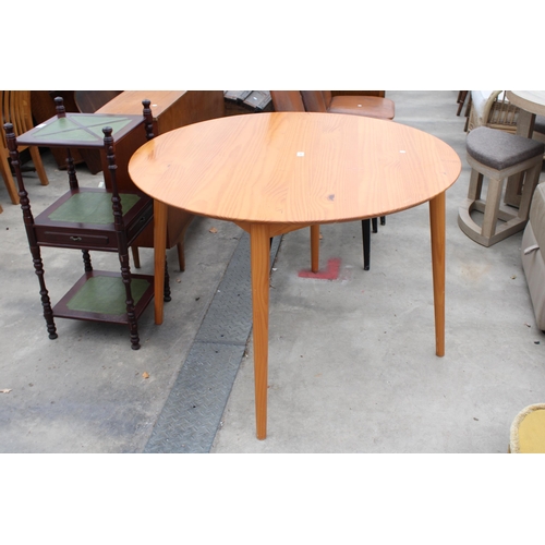 2969 - A PINE KITCHEN TABLE, 42