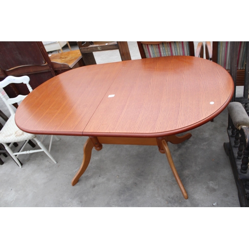 2989 - AN EXTENDING BERKLEY TEAK DINING TABLE, 58