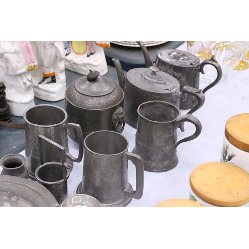 142 - A QUANTITY OF PEWTER TO INCLUDE A HAMMERED BISCUIT BARREL, TANKARDS, TEAPOTS, ETC.,