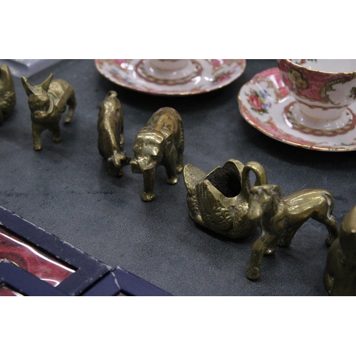 175 - A LARGE QUANTITY OF BRASS ANIMALS TO INCLUDE A SWAN PIN CUSHION, ELEPHANT, CAT, DONKEY, LIZARD, ETC.... 