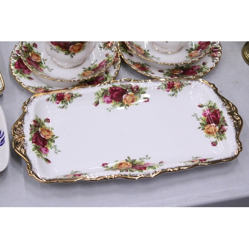 188 - A QUANTITY OF ROYAL ALBERT OLD COUNTRY ROSES TO INCLUDE CAKE PLATE, TEACUPS, SAUCERS, SIDE PLATES, E... 