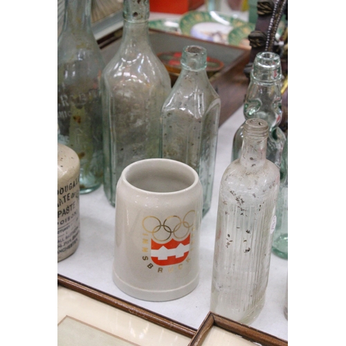 199 - A QUANTITY OF GLASS CODD BOTTLES TO INCLUDE A SALT GLAZED STONEWARE BOTTLE, ETC.,