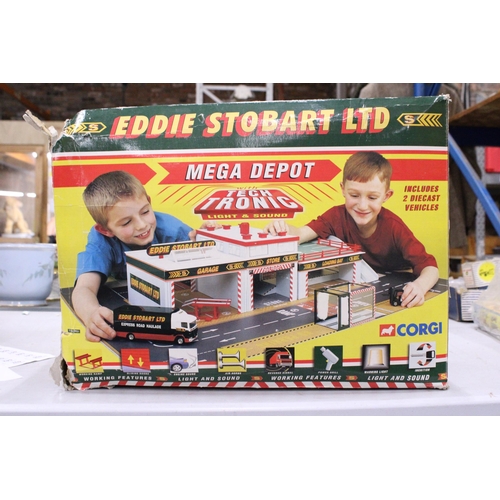 400 - A CORGI EDDIE STOBART MEGA DEPOT (MISSING SOME PARTS), TWO CORGI EDDIE STOBART LORRIES AND A FORK LI... 