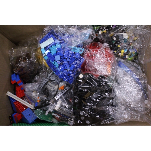 551A - A LARGE QUANTITY OF LEGO TO INCLUDE BRICKS, ACCESSORIES, BOOKLETS, ETC - ALL IN COLOUR CODED BAGS