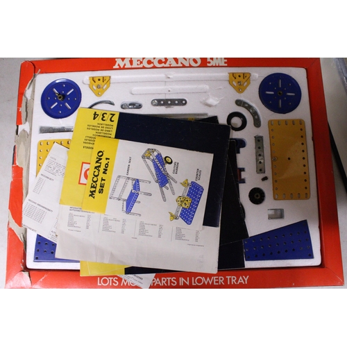 563 - A MECCANO MOTORISED ELECTRONIC SET