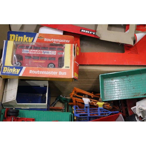 595A - A COLLECTION OF VINTAGE FARM TOYS TO INCLUDE TRACTORS, TRAILERS, ACCESSORIES, ETC - BRITAINS, CORGI,... 