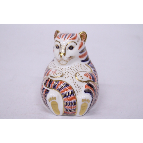 853 - A ROYAL CROWN DERBY TIGER CUB WITH SILVER STOPPER